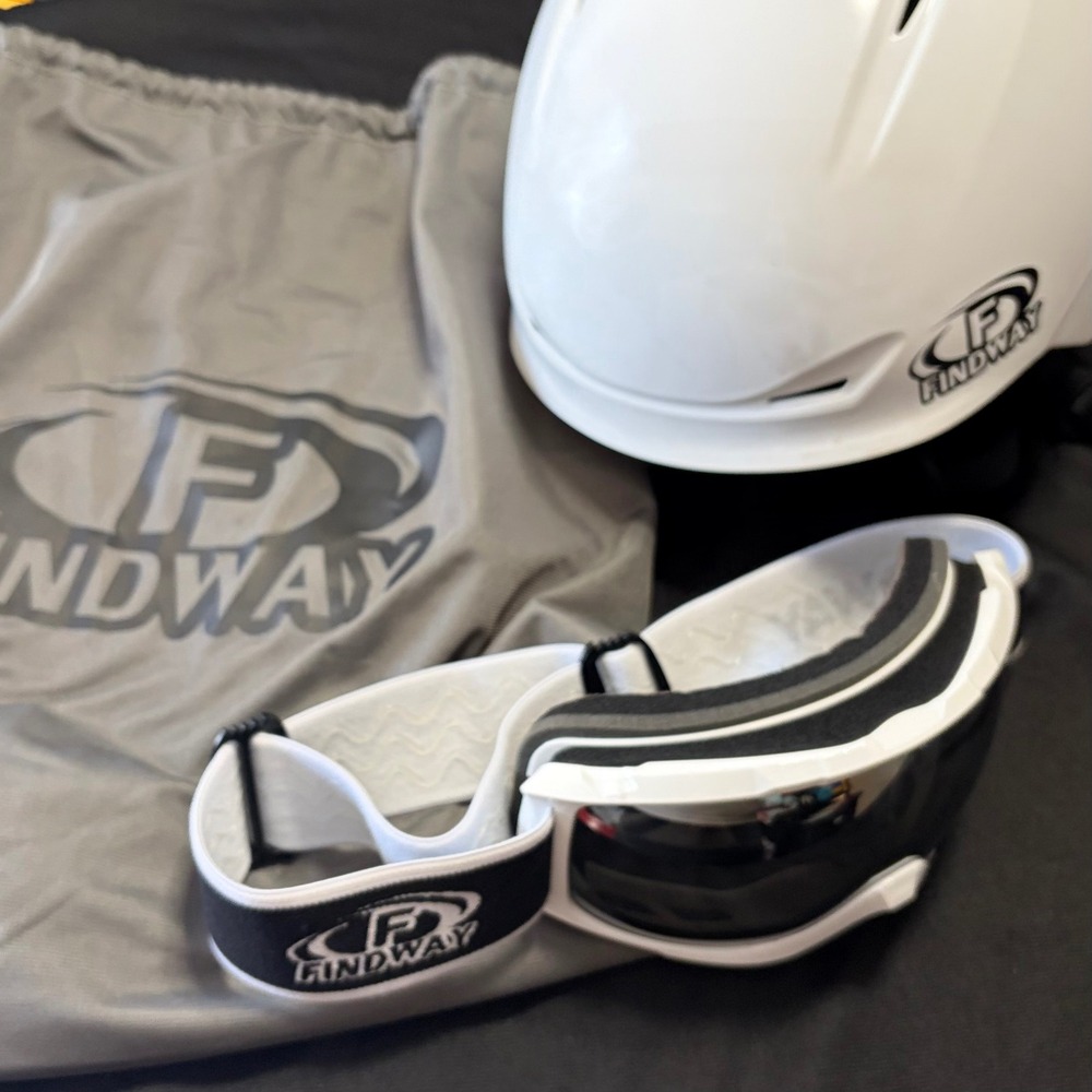 Findway Youth Ski Snowboard Helmet & Goggles Set White Size L Winter Sports EUC